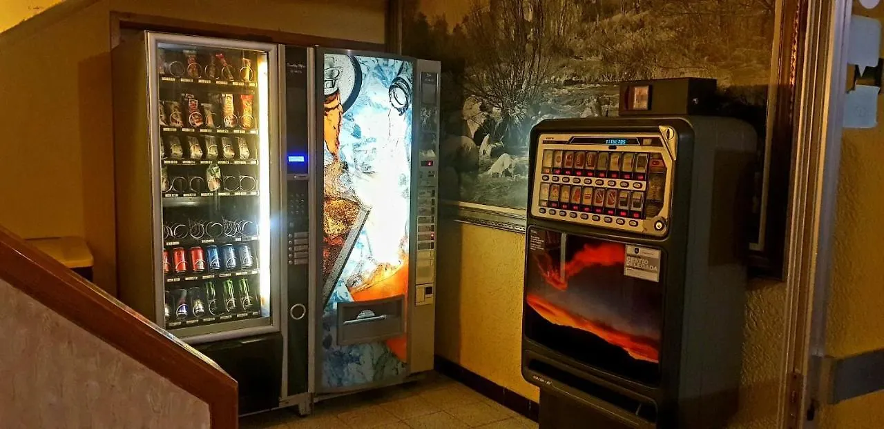 菲格拉斯 Checkin Trave酒店