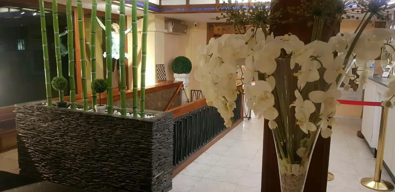 Checkin Trave Hotell Figueres